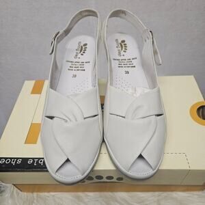 Spring Step Women's Yvonne Wedge Slingback Sandal Bone Leather Size 8.5 EU 39